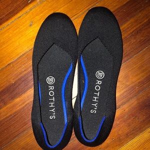 Size 7.5 black Rothys